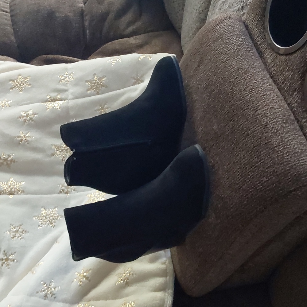 NICE womans boots.